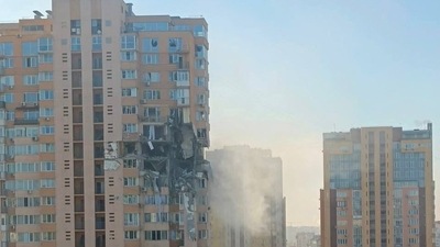 Russia-Ukraine war: Image of a partially-destroyed residential apartment in Kyiv. (Twitter / @DmytroKuleba)