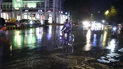 Commuters out in the rain at Connaught Place in New Delhi on Friday. (Sanjeev Verma/HT photo) Commuters out in the rain at Connaught Place in New Delhi on Friday. (Sanjeev Verma/HT photo)