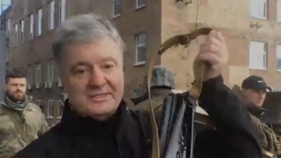 Video grab of the viral CNN interview of former Ukrainian President Petro Poroshenko.