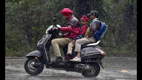 Thunderstorms coupled with strong winds caused a nine-degree drop in temperature in Ludhiana. (HT Photo)