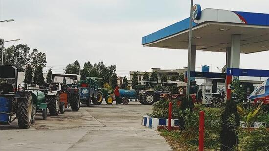Tractors lined up at a filling station near Golewala village in Faridkot of Punjab on Saturday. (HT Photo)
