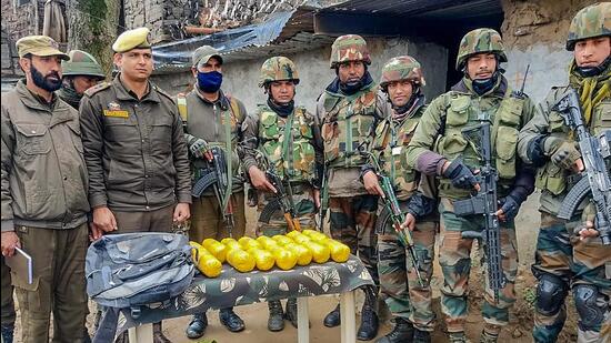 Police and army personnel display 15 packets carrying 'heroin', recovered near Balakote area of Mendhàr, in Poonch, on Saturday. It was smuggled from Pakistan and was seized along the LoC, said officials. (PTI) Police and army personnel display 15 packets carrying 'heroin', recovered near Balakote area of Mendhàr, in Poonch, on Saturday. It was smuggled from Pakistan and was seized along the LoC, said officials. (PTI)