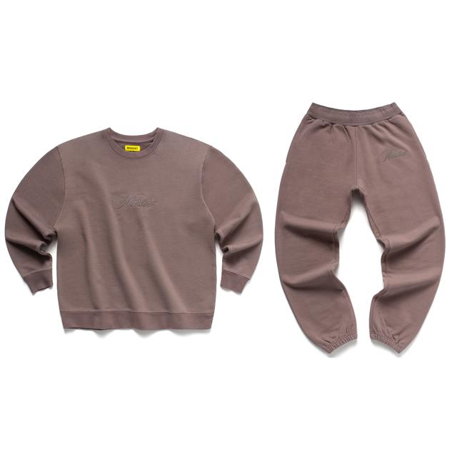 The sweat set from MARKET, available on CAPSUL (a new streetwear platform) is extremely comfortable and defines streetwear becoming the new casual wear The sweat set from MARKET, available on CAPSUL (a new streetwear platform) is extremely comfortable and defines streetwear becoming the new casual wear