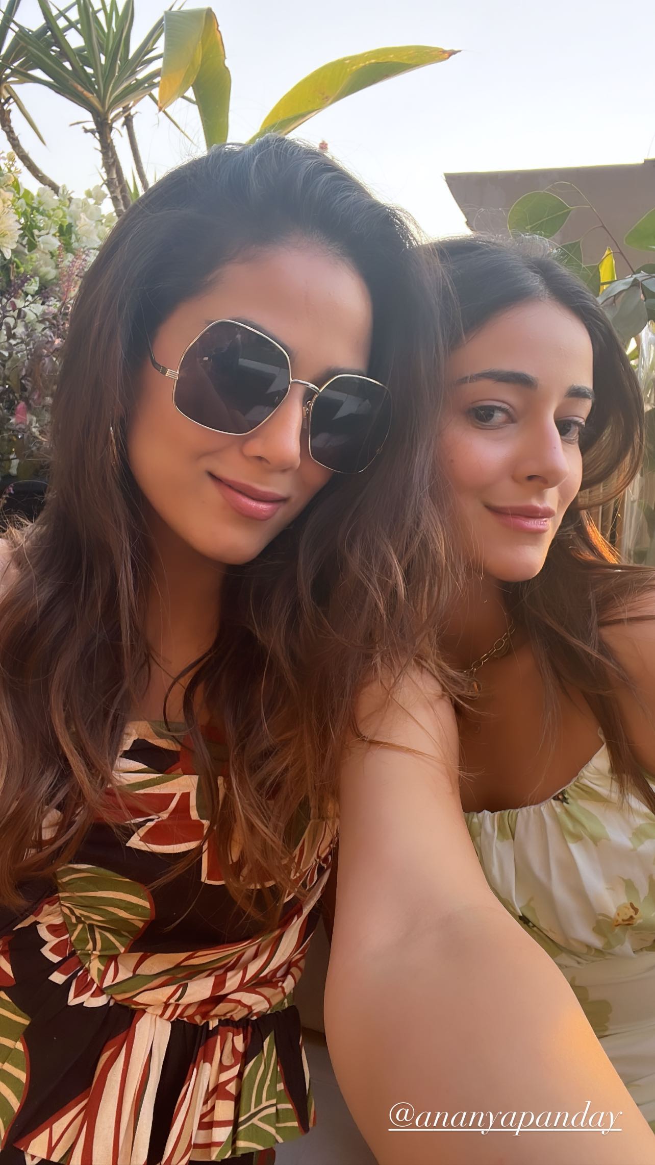 Mira Rajput poses with Ananya Panday.