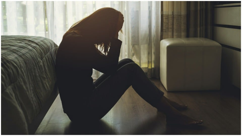 Persistent depression was highest among people in low-income households and those with fewer savings.(Unsplash)