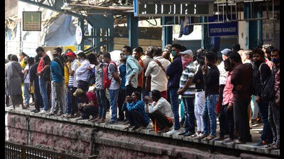 Energy minister Nitin Raut on Sunday ordered a high-level inquiry into the power failure. (Anshuman Poyrekar/HT Photo) Energy minister Nitin Raut on Sunday ordered a high-level inquiry into the power failure. (Anshuman Poyrekar/HT Photo)