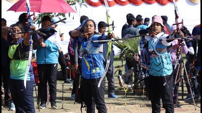 Archers representing Rani Durgavati University, Jabalpur, sweeped the women compound round of the Inter-University Archery Championship. (HT Photo)
