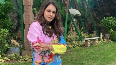 Isha Koppikar is known for her hit dance number Khallas. Isha Koppikar is known for her hit dance number Khallas. 