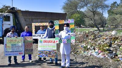 Activists protesting at SBS Nagar garbage dump in Ludhiana on February 27, 2022. (Harsimar Pal Singh/HT) Activists protesting at SBS Nagar garbage dump in Ludhiana on February 27, 2022. (Harsimar Pal Singh/HT)