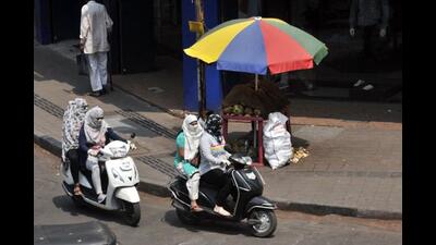 While the city saw a dip in mercury with 9.9 degrees Celsius on February 1, this month has also been the third warmest month in the last decade. (HT FILE PHOTO) While the city saw a dip in mercury with 9.9 degrees Celsius on February 1, this month has also been the third warmest month in the last decade. (HT FILE PHOTO)