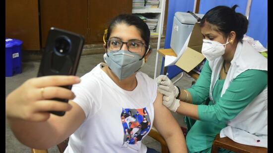 According to the population projected by the central government, about 72,000 children in the 15 to 18 age group are eligible for vaccination in Chandigarh. (HT File Photo)