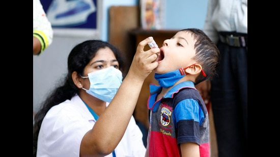 A child is seen given the polio drops at Sukhasagarnagar, Katraj, on Sunday. (Rahul Raut/HT PHOTO)
