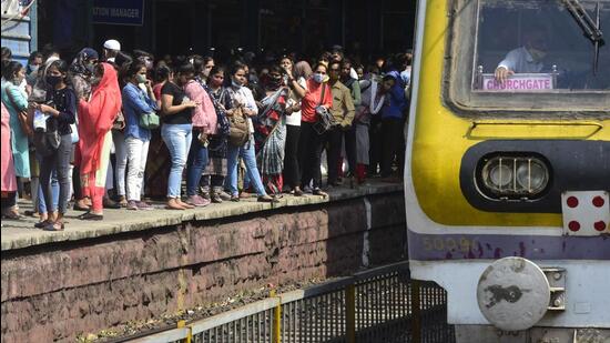 Huge crowds seen at Dadar Station in the morning as Western Railway services were affected due to a power failure between 9:50 am to 10:53am. The services were partially restored by 10.53am on Sunday. (Anshuman Poyrekar/HT Photo) Huge crowds seen at Dadar Station in the morning as Western Railway services were affected due to a power failure between 9:50 am to 10:53am. The services were partially restored by 10.53am on Sunday. (Anshuman Poyrekar/HT Photo)