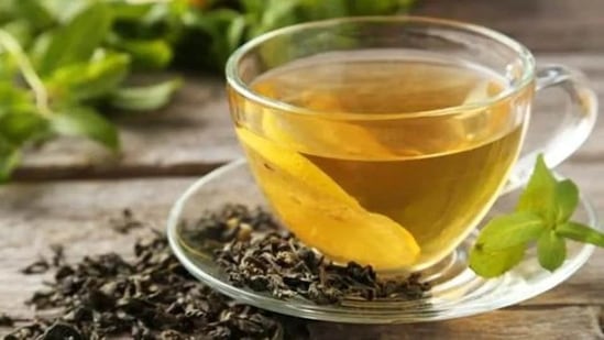 Green tea contains flavonoids and polyphenol, which helps in controlling the cholesterol level. It is advised to consume at least one cup of green tea everyday to keep the cholesterol level in check.