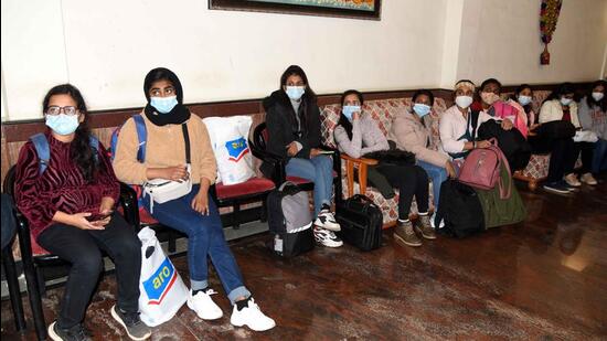 Students from Ukraine, upon their arrivals at Kerala House Vashi in Navi Mumbai, on Saturday. (HT PHOTO)