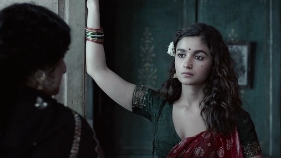 Alia Bhatt in a still from Gangubai Kathiawadi.&nbsp;