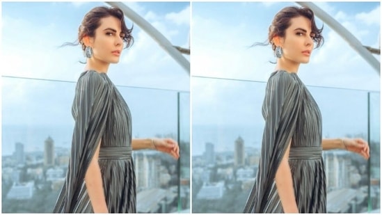 Mandana decked up in a shimmery satin grey gown and looked like a queen as she posed for an outdoor photoshoot.(Instagram/@mandanakarimi)