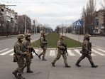 Ukrainian military forces walk in the small town of Severodonetsk, Donetsk region on February 27, 2022. (Photo by Anatolii STEPANOV / AFP)(AFP) Ukrainian military forces walk in the small town of Severodonetsk, Donetsk region on February 27, 2022. (Photo by Anatolii STEPANOV / AFP)(AFP)