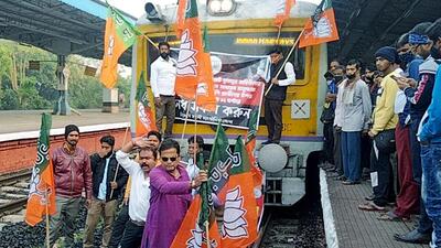 Bharatiya Janata Party (BJP) supporters protest against alleged rigging and violence in the West Bengal civic polls on the railway tracks in Hooghly on Monday. (ANI PHOTO.)
