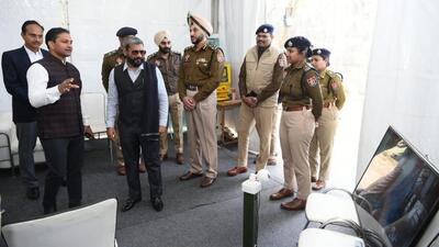 The electronic voting machines (EVMs) in Ludhiana are under three-tier security comprising Central Para Military Force (CAPF), Punjab Armed Police and Punjab Police, said the Punjab chief electoral officer. (HT Photo) The electronic voting machines (EVMs) in Ludhiana are under three-tier security comprising Central Para Military Force (CAPF), Punjab Armed Police and Punjab Police, said the Punjab chief electoral officer. (HT Photo)
