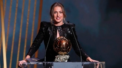 FC Barcelona's Alexia Putellas with the women's Ballon d'Or award. (REUTERS)