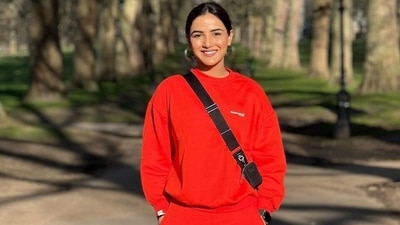Jasmin Bhasin is a 'shiny plump' in orange joggers and trendy boots on London holiday: Check out pics Jasmin Bhasin is a 'shiny plump' in orange joggers and trendy boots on London holiday: Check out pics