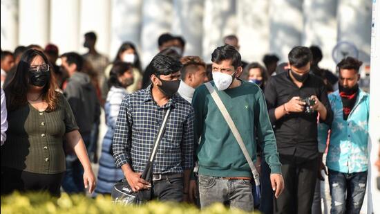 Shoppers seen at the Connaught Place market in New Delhi on Sunday. (Sanchit Khanna/HT Photo)