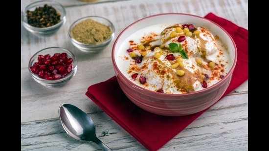 Kuttu Ka Dahi Bhalla (Shutterstock)