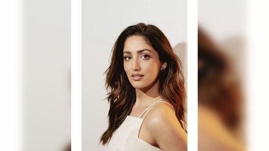 Yami Gautam left her bouncy brown locks untied and opted for soft glam makeup.(Instagram/@yamigautam)