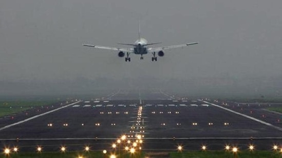 Scheduled international flight services continue to be banned(Vijayanand Gupta/ HT Photo)