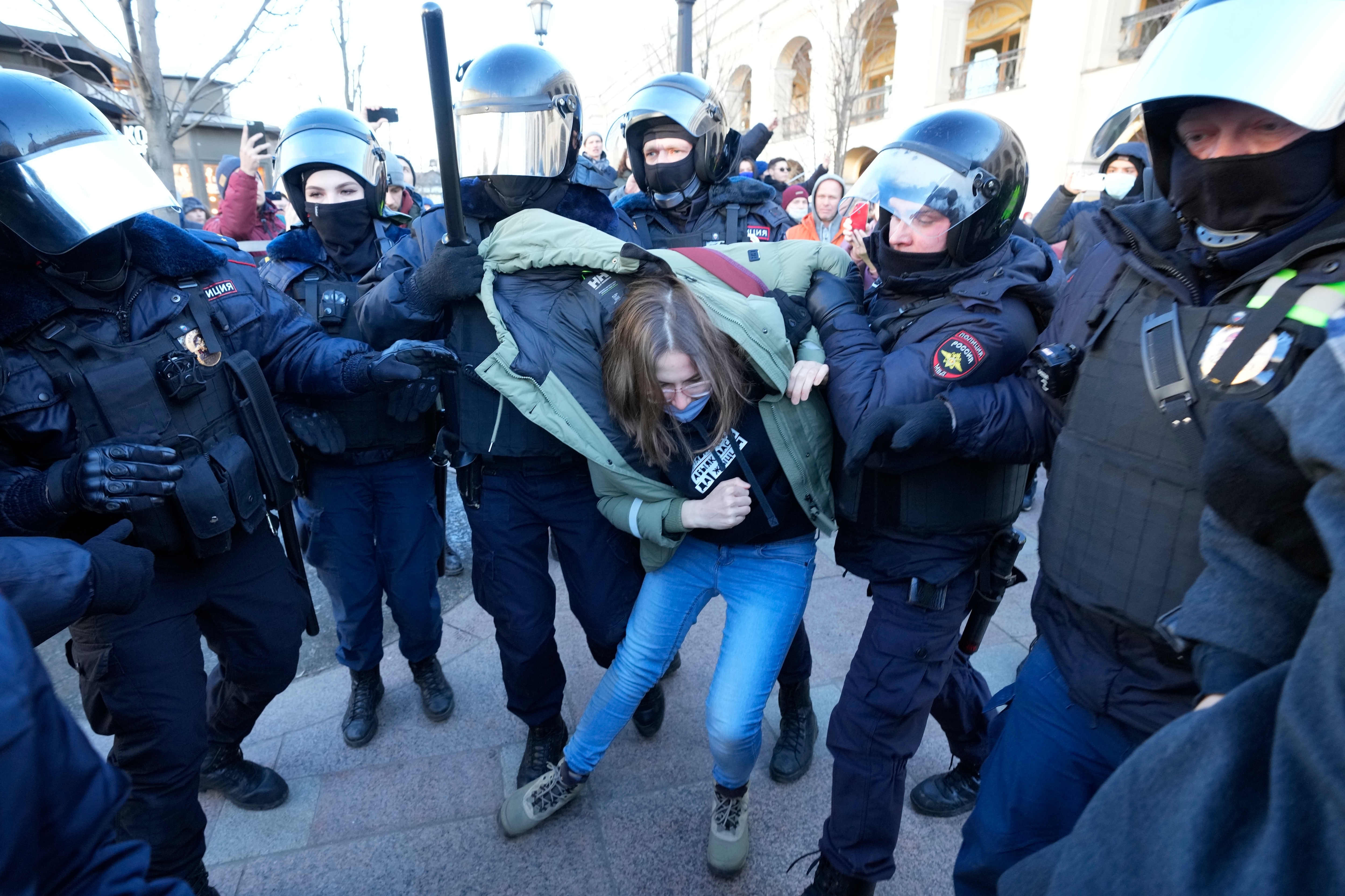 St. Petersburg : Police detain a demonstrator during an action against Russia's attack on Ukraine in St. Petersburg, on Feb. 27, 2022. (AP) St. Petersburg : Police detain a demonstrator during an action against Russia's attack on Ukraine in St. Petersburg, on Feb. 27, 2022. (AP)