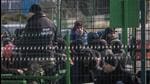 Refugees line up at the border crossing in Medyka to get into Poland on Tuesday. 2022. (AFP) Refugees line up at the border crossing in Medyka to get into Poland on Tuesday. 2022. (AFP)