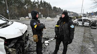 Armed men stand on a check-point in the city of Brovary outside Kyiv, Ukraine on Tuesday. (AFP) Armed men stand on a check-point in the city of Brovary outside Kyiv, Ukraine on Tuesday. (AFP)
