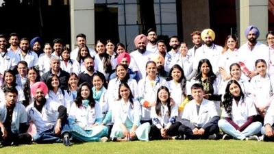 Dr SPS Ghuman, dean, College of Veterinary Science, GADVASU, Ludhiana, administered the Veterinarian’s oath to the passing out graduates and asked them to practice the profession in line with the principles of veterinary ethics (HT PHOTO)