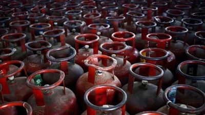 The price of 5 kg cylinder also increased by ₹27. (File photo- Reuters) The price of 5 kg cylinder also increased by ₹27. (File photo- Reuters)