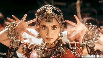 Urmila Matondkar recently revealed on Sa Re Ga Ma Pa that she wore 15 kg jewellery for Chamma Chamma song. Urmila Matondkar recently revealed on Sa Re Ga Ma Pa that she wore 15 kg jewellery for Chamma Chamma song.