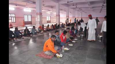 People having meal in the newly-constructed dining hall in Gorakhnath mutt, in Gorakhpur. (HT PHOTO) People having meal in the newly-constructed dining hall in Gorakhnath mutt, in Gorakhpur. (HT PHOTO)