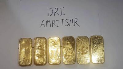 The accused were caught by customs officials at Amritsar airport while smuggling over 9 kilograms of gold, in paste form, from Sharjah in the United Arab Emirates. (HT File)