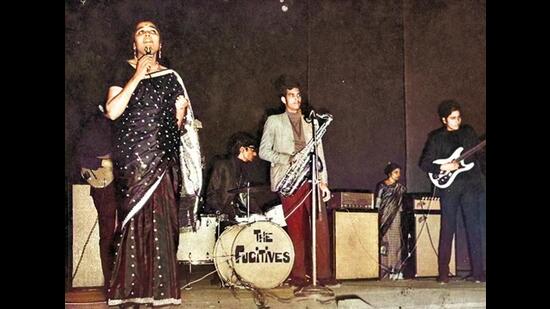 Usha singing in Bombay at the Shanmukhananda hall with her band