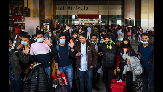A batch of stranded Indian students in Ukraine arrive at Indira Gandhi International Airport in New Delhi on Tuesday. (Amal KS/HT)