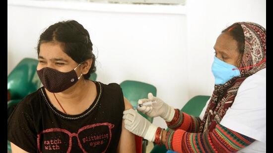A health worker administers a dose of Covid vaccine in Patna. The health ministry has decided to celebrate the International Women’s Day by felicitating the country’s women vaccinators and recognising their untiring efforts in successful implementation of India’s Covid-19 vaccination programme. (HT Photo)
