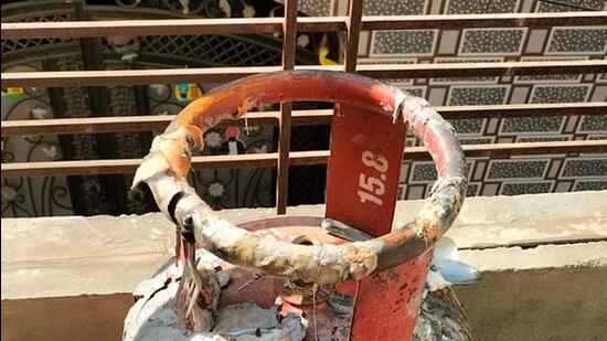 Officials said that a minor fire incident occurred due to gas cylinder blast at the ticketing counter of the paediatric hospital in south Kashmir’s Anantnag on Tuesday. (HT File Photo/ Representational image)
