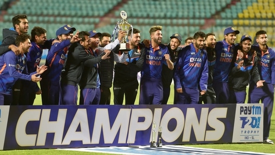 Indian players pose with the trophy after winning three-match T20I series against Sri Lanka(PTI)