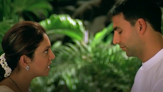 Shefali Shah played Akshay Kumar's mother in 2005 movie Waqt.