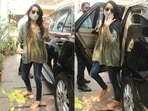 Actor Shraddha Kapoor teams a kurta and pair of jeans with stunning Kolhapuri slippers.