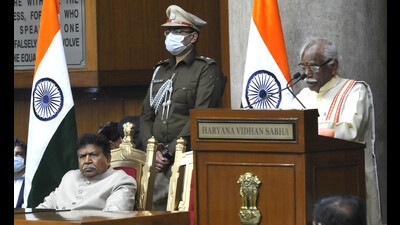 Haryana governor Bandaru Dattatraya delivering his address on the first day of the budget session of Haryana Vidhan Sabha in Chandigarh on Wednesday. (Keshav Singh/HT) Haryana governor Bandaru Dattatraya delivering his address on the first day of the budget session of Haryana Vidhan Sabha in Chandigarh on Wednesday. (Keshav Singh/HT)
