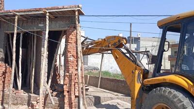 Ludhiana MC demolishing an illegal under-construction commercial building in Haibowal area. (HT Photo) Ludhiana MC demolishing an illegal under-construction commercial building in Haibowal area. (HT Photo)