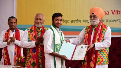 Central University of Punjab chancellor Jagbir Singh awarding a gold medallist during the convocation on Wednesday. (HT Photo)