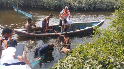 Rescuers take out the body of a 15-year-old who drowned in Sabe Village of Diva in Thane. The boy was declared dead before admission to hospital. (HT PHOTO)