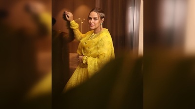 Neha Dhupia gave her fans a sneak peak of her traditional look as she struck beautiful poses for the camera. (Instagram/@nehadhupia)